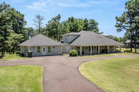 Exterior - 920 W Green T Lk, Hernando, MS 38632 photo 2 of 6