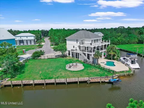 3518 Lumahai Pl, Diamondhead, MS 39525
