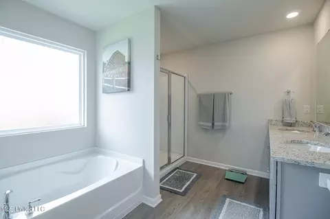 Bath - 1023 Enclave Cir, Long Beach, MS 39560 photo 1 of 3