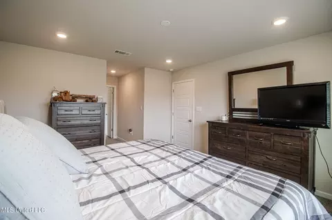 Bedroom - 1023 Enclave Cir, Long Beach, MS 39560 photo 2 of 4