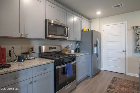 Kitchen - 1023 Enclave Cir, Long Beach, MS 39560 photo 2 of 2