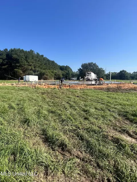 22 W Lookout Dr, Carriere, MS 39426