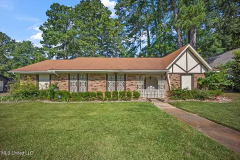 525 Cedarwood Dr, Jackson, MS 39212