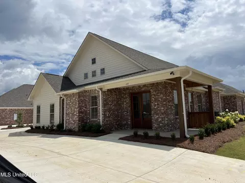 430 Freedom Ring Dr, Brandon, MS 39047