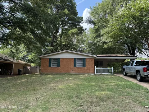 1640 Colonial Hills Dr, Southaven, MS 38671