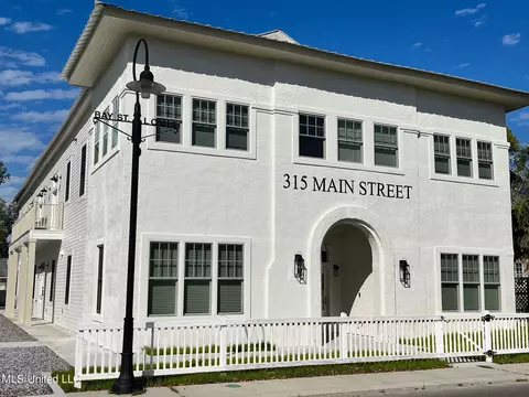 315 Main St #G, Bay Saint Louis, MS 39520