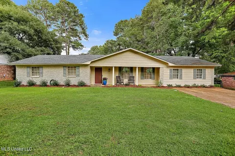 1204 Rockingham Dr, Clinton, MS 39056