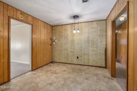 Dining - 9752 Wilkerson Cir, Moss Point, MS 39562 photo 1 of 1
