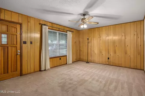Living - 9752 Wilkerson Cir, Moss Point, MS 39562 photo 1 of 4