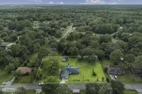 9752 Wilkerson Cir, Moss Point, MS 39562