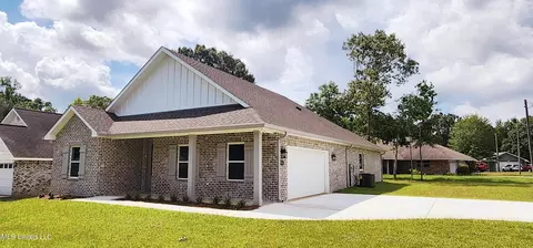 9816 Ala Moana Pl, Diamondhead, MS 39525
