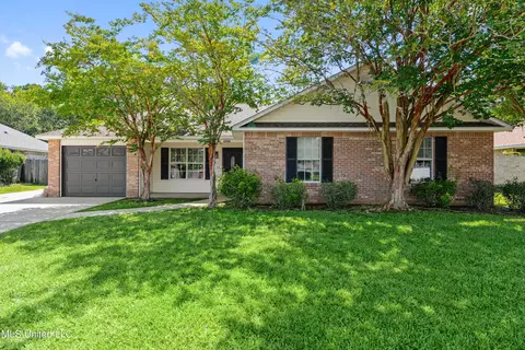 3234 Stonegate Cir, Gautier, MS 39553