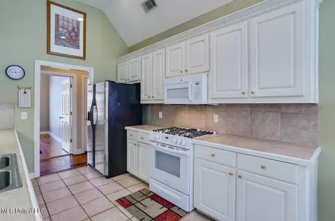 Kitchen - 160 Hawkridge Dr, Madison, MS 39110 photo 1 of 4