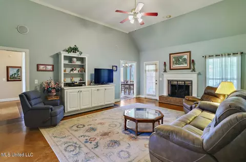 Living - 160 Hawkridge Dr, Madison, MS 39110 photo 1 of 1