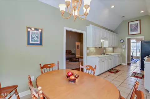Dining - 160 Hawkridge Dr, Madison, MS 39110 photo 2 of 4