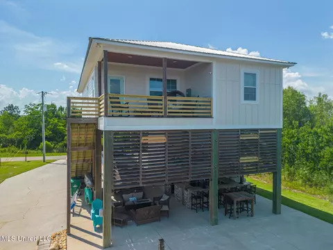 4032 N Sumatra St, Bay Saint Louis, MS 39520
