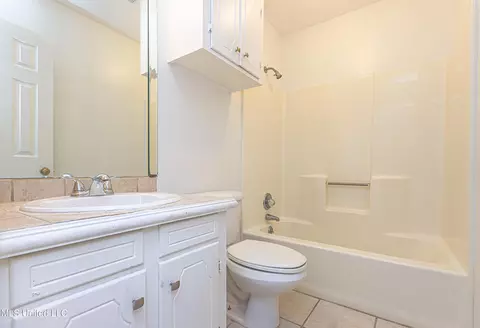 Bath - 290 Timberline Dr, Madison, MS 39110 photo 3 of 3
