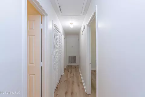 Entry Way - 290 Timberline Dr, Madison, MS 39110 photo 2 of 2