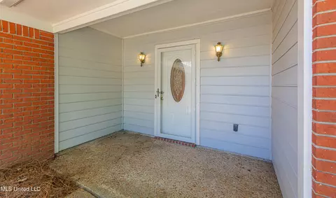 Exterior - 290 Timberline Dr, Madison, MS 39110 photo 3 of 7