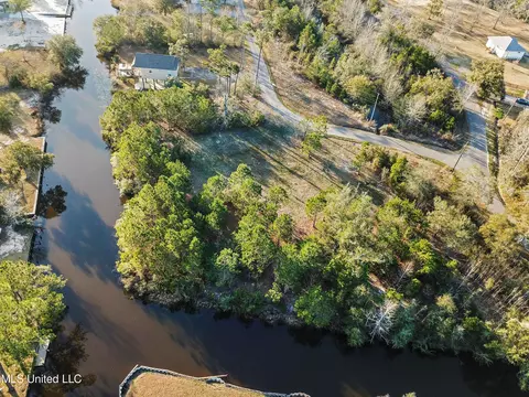 2021 Bonney Dr, Bay Saint Louis, MS 39520