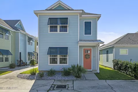 216 Carre Ct #20, Bay Saint Louis, MS 39520