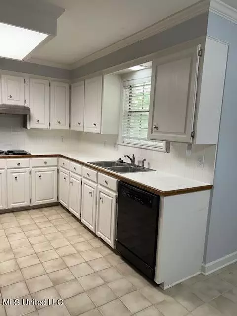 5458 River Thames Rd, Jackson, MS 39211 photo 9