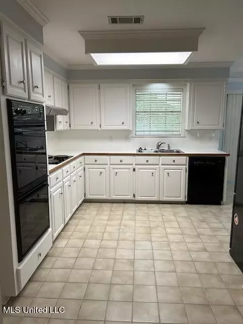 5458 River Thames Rd, Jackson, MS 39211 photo 7