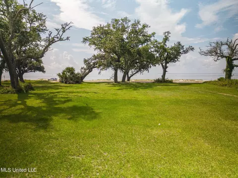936 E Beach Blvd, Long Beach, MS 39560