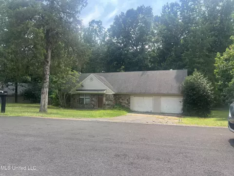 2501 Azeala Ct, Nesbit, MS 38651