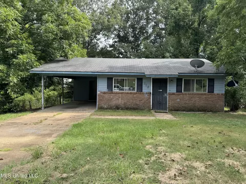 110 W Maple St, Hazlehurst, MS 39083