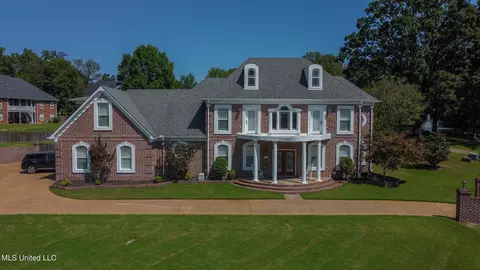 8188 Lakeview Dr, Olive Branch, MS 38654