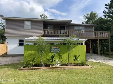 6091 5th St, Bay Saint Louis, MS 39520