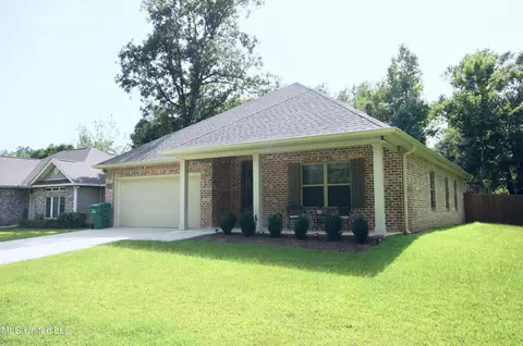 9952 Kahana St, Diamondhead, MS 39525