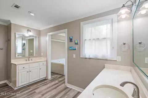 Bath - 45 Moss Forest Cir, Jackson, MS 39211 photo 1 of 5