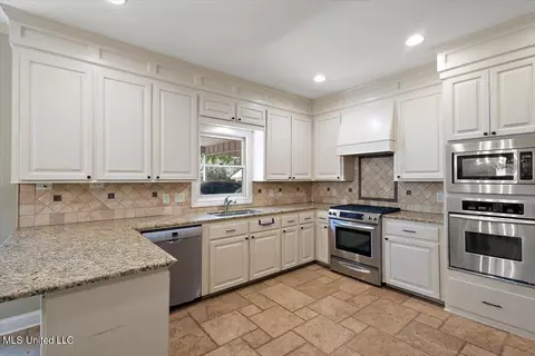 Kitchen - 45 Moss Forest Cir, Jackson, MS 39211 photo 1 of 4
