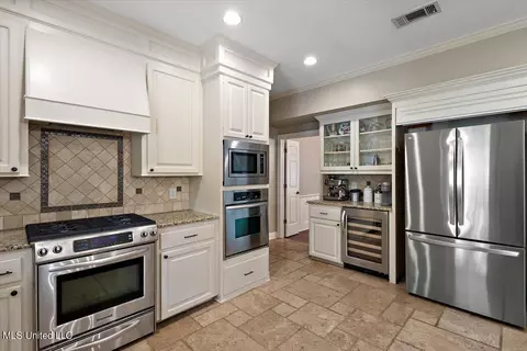 Kitchen - 45 Moss Forest Cir, Jackson, MS 39211 photo 3 of 4