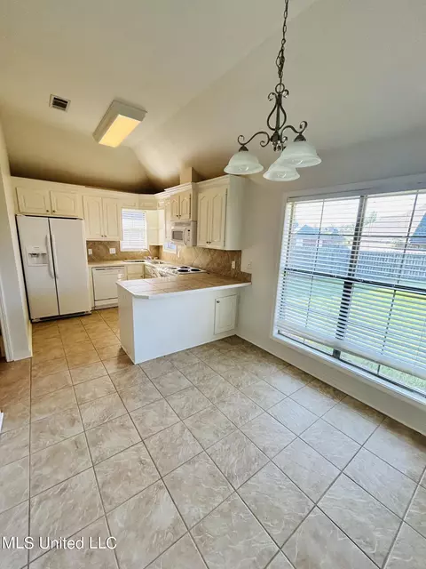 Kitchen - 420 Spring Hill Pt, Brandon, MS 39047 photo 1 of 3