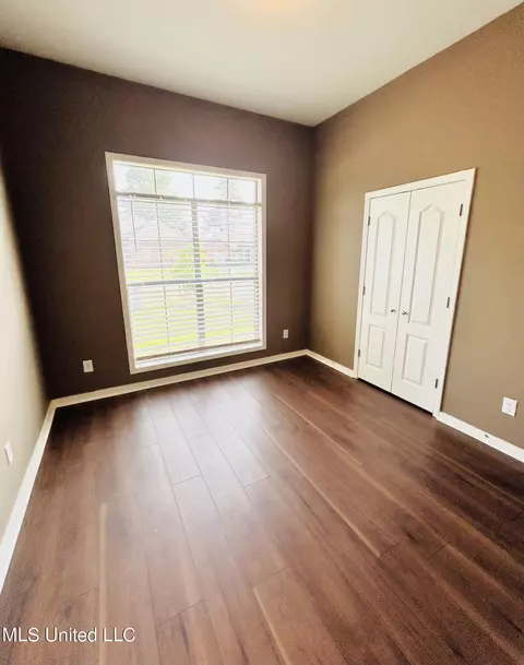Bedroom - 420 Spring Hill Pt, Brandon, MS 39047 photo 2 of 2