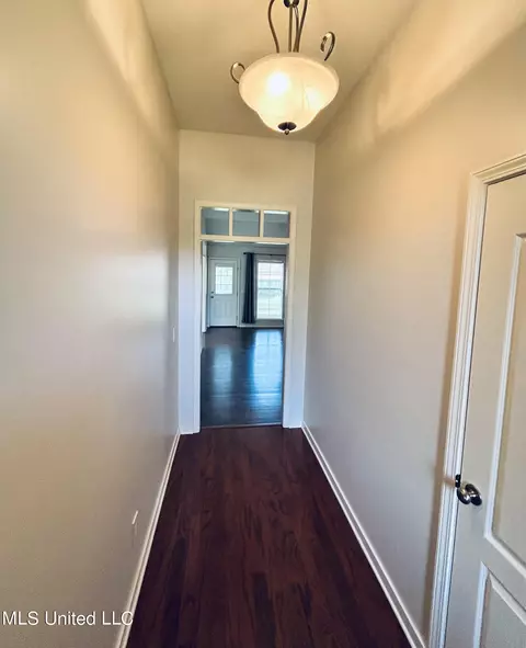 Entry Way - 420 Spring Hill Pt, Brandon, MS 39047 photo 1 of 4
