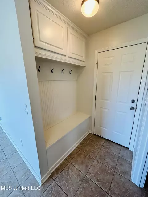 Entry Way - 420 Spring Hill Pt, Brandon, MS 39047 photo 3 of 4