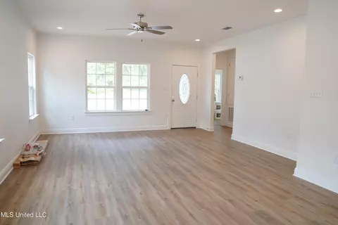13457 Mary Ave, Gulfport, MS 39503