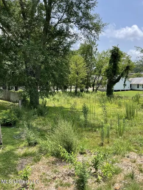 107 N Central Ave, Ridgeland, MS 39157