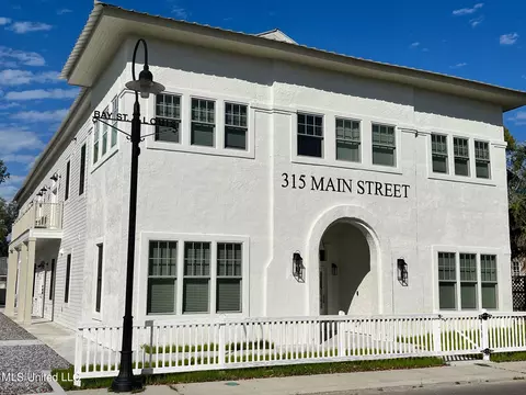 315 Main St #D, Bay Saint Louis, MS 39520