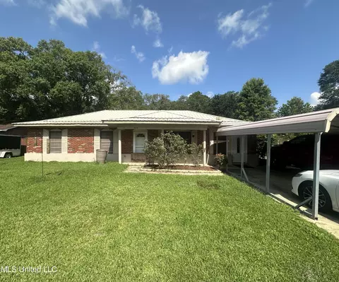 4819 King James Dr, Pascagoula, MS 39581