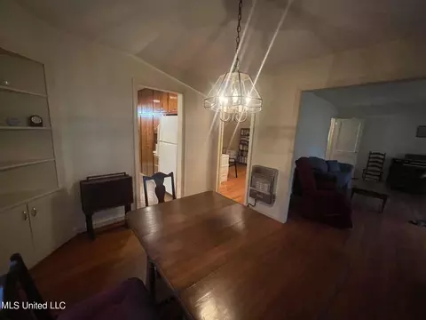 Dining - 208 S Park Dr, Jackson, MS 39211 photo 2 of 2