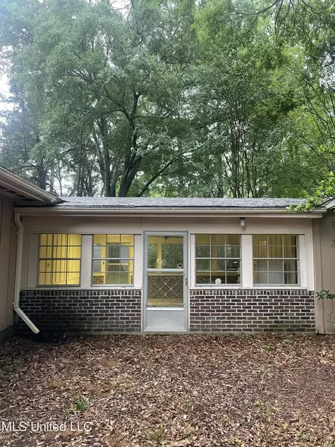 Exterior - 208 S Park Dr, Jackson, MS 39211 photo 4 of 6