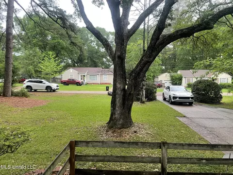 Exterior - 208 S Park Dr, Jackson, MS 39211 photo 6 of 6