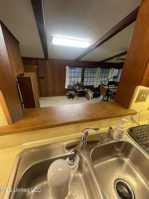 Kitchen - 208 S Park Dr, Jackson, MS 39211 photo 4 of 4