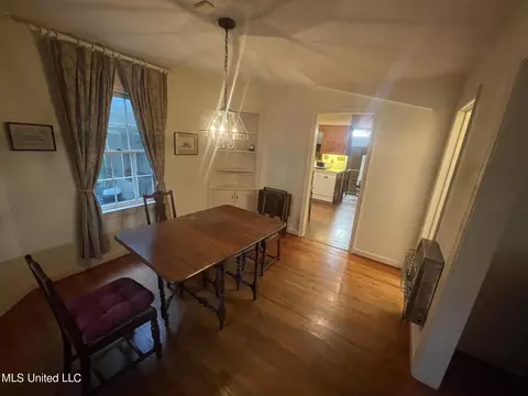 Dining - 208 S Park Dr, Jackson, MS 39211 photo 1 of 2