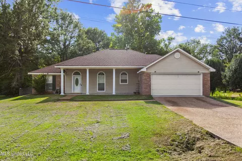 373 Siwell Meadows Dr, Byram, MS 39272